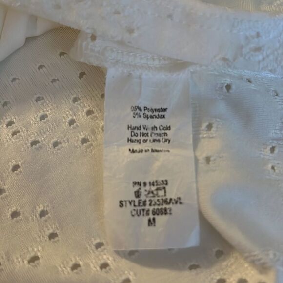 W5 white flutter sleeve gathered shoulder open weave top stretchy fabric size M - Picture 8 of 10